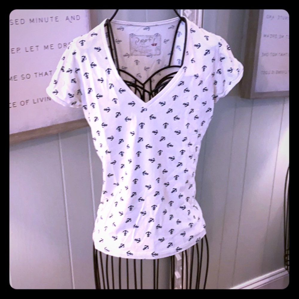 Anchor V neck T-shirt ⚓️💙